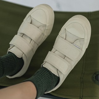 Giày vải giành cho nữ sinh Nhật Bản