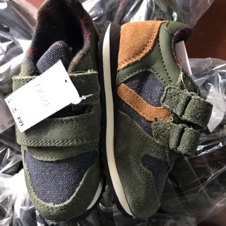 Giày sneaker xuất Anh cho bé