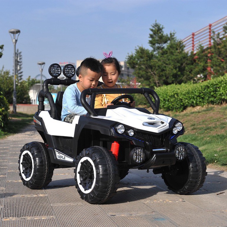 Ô tô xe điện siêu địa hình NEL 903 đồ chơi vận động cho bé 2 ghế 2 động cơ lớn (Đỏ-Trắng-Xanh)