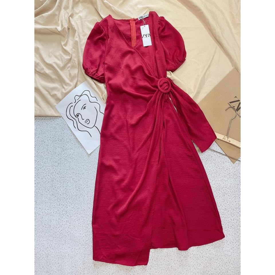 Váy maxi đỏ lụa cồ V kèm đai xinh xắn | BigBuy360 - bigbuy360.vn