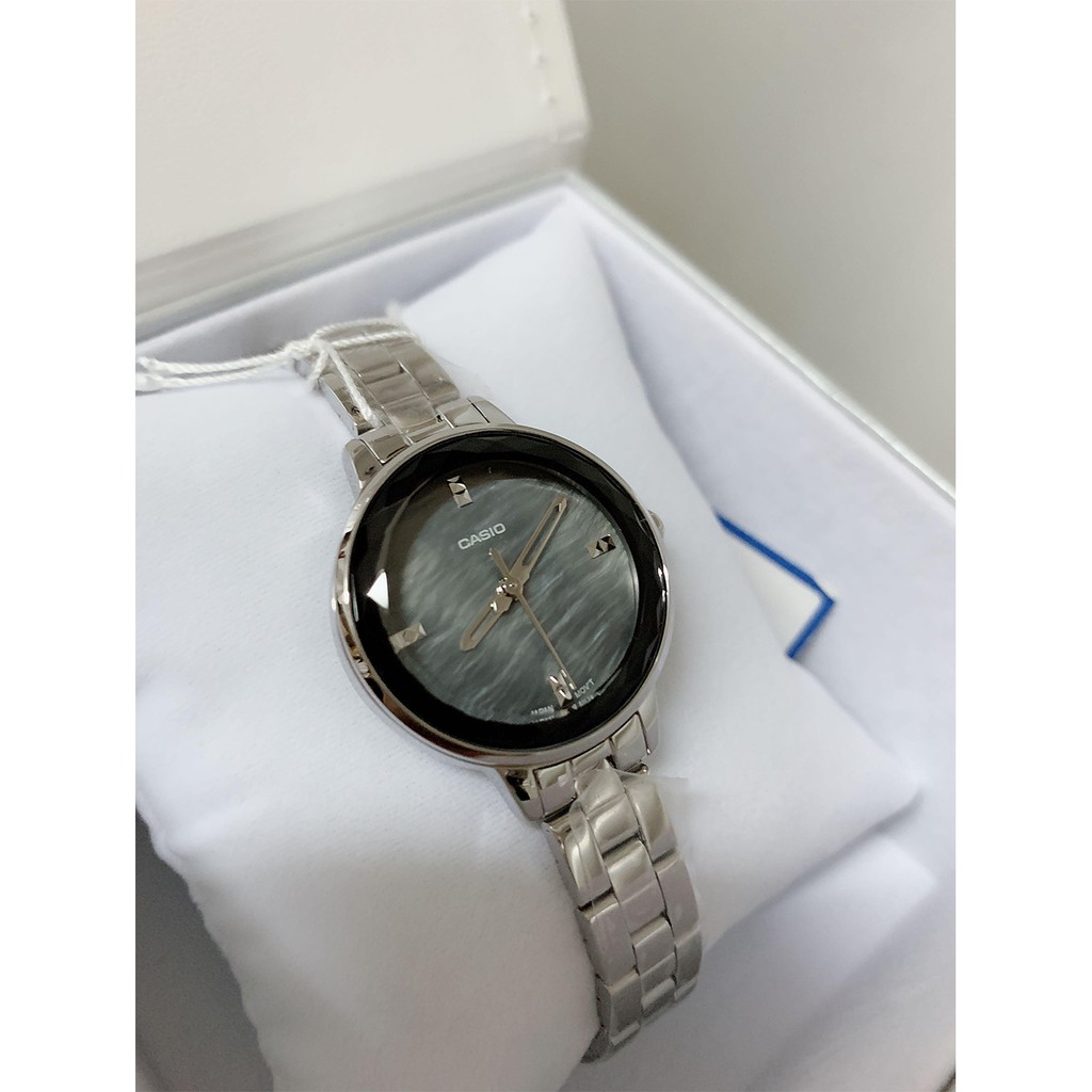 Đồng Hồ Nữ Casio LTP-E162D-1A Dây Kim Loại Mặt - Mặt Kính Có Hoa Văn