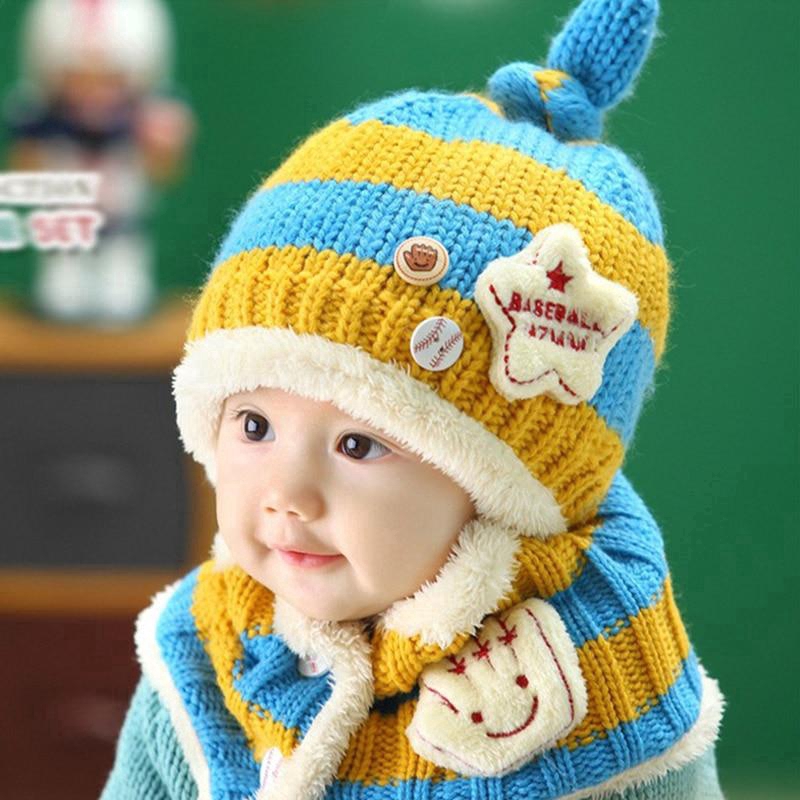 Bộ mũ len và khăn choàng giữ ấm cho trẻ vào mùa đông