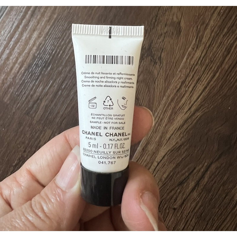 KEM DƯỠNG CC  GIÚP LÀM MỊN VÀ SĂN CHẮC DA LE LIFT CRÈME 5ml