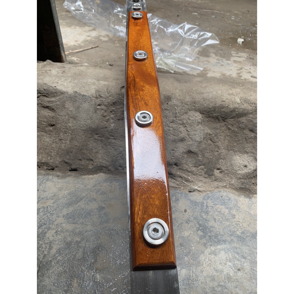 Trụ xỏ inox 304 ốp má gỗ lim Nam phi/ Trụ cầu thang