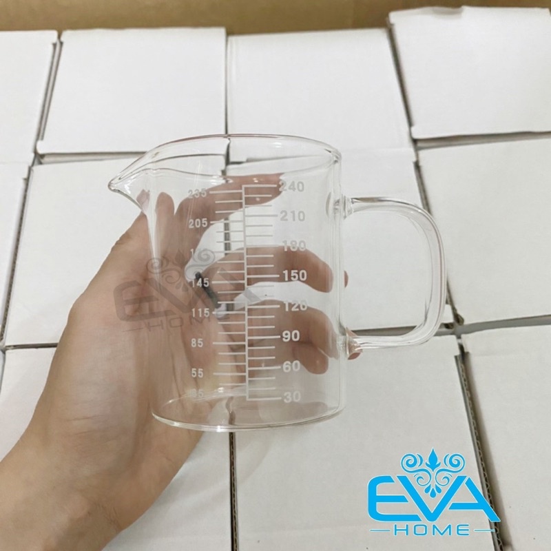 Ly Thuỷ Tinh Chịu Nhiệt Quai Cầm Miệng Rót Có Vạch Chia Đo Lường Dung Tích 240 Ml SP979
