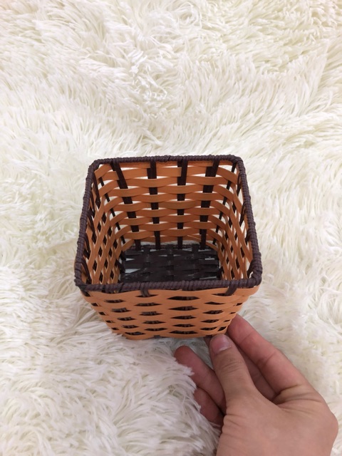 Giỏ giả mây đựng giấy dáng vuông