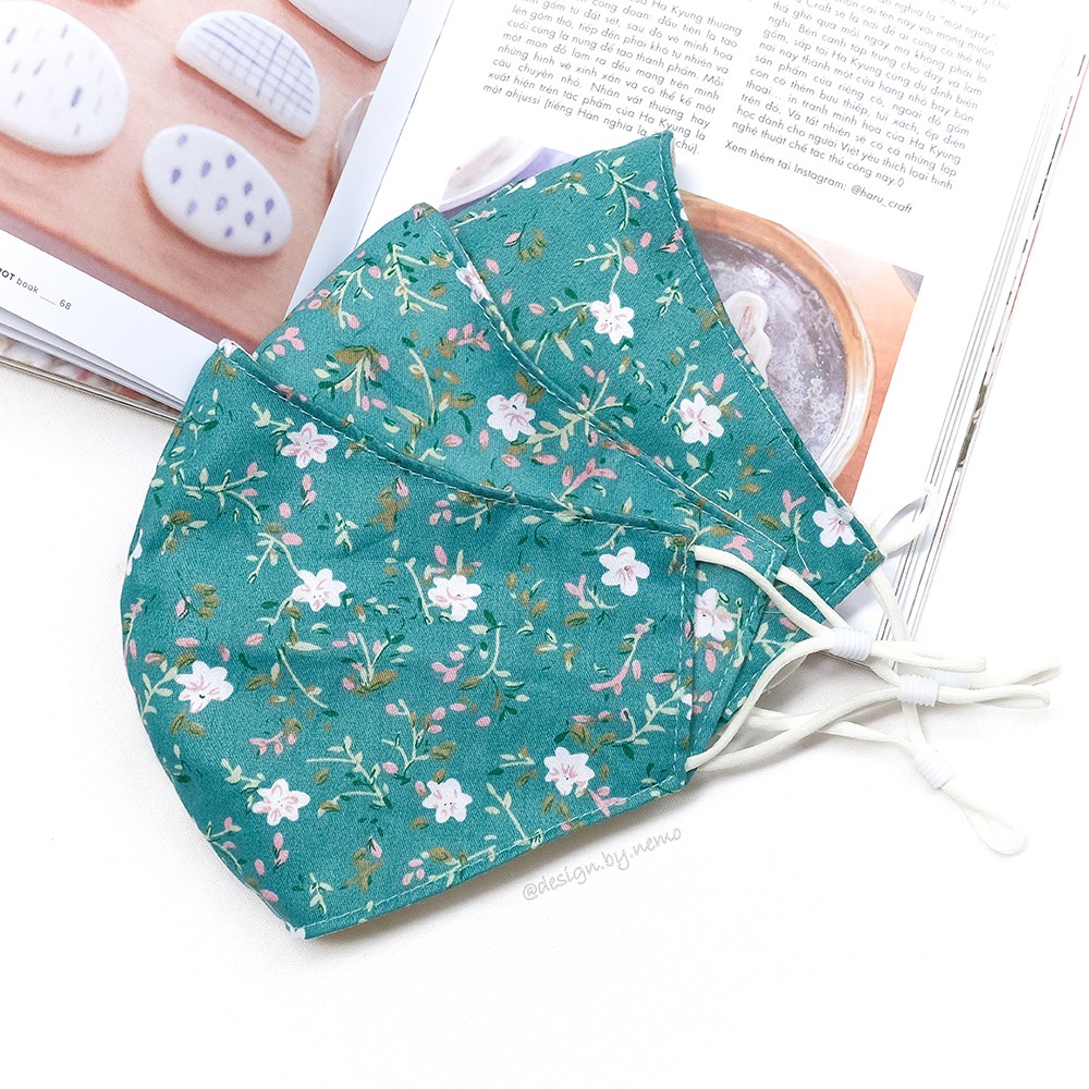 Khẩu Trang Vải 3 lớp Họa Tiết Hoa Nhỏ Nền Xanh Ngọc Nemo, có nút tăng giảm dây dễ điều chỉnh - KTHOATIET02 | BigBuy360 - bigbuy360.vn