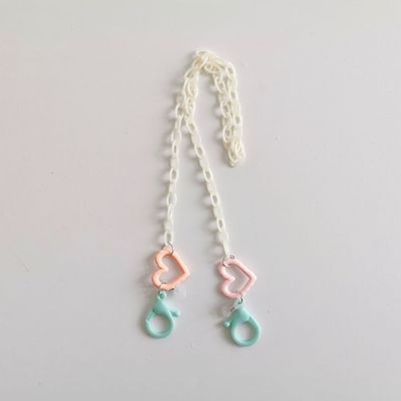 Dây đeo mắt kính phối trái tim màu sắc ngọt ngào