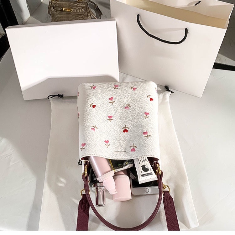 Túi đeo chéo thời trang 2022 cho nữ