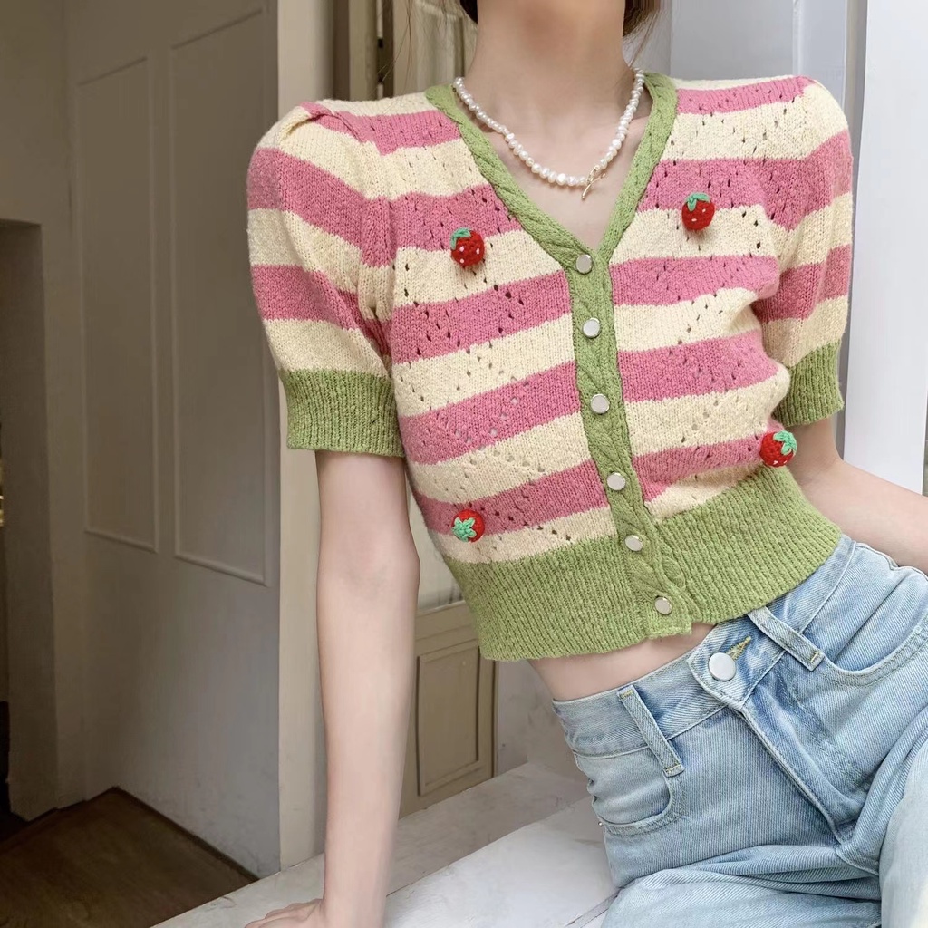 【Hana and Alice】Áo Cardigan Dệt Kim Tay Ngắn Kẻ Sọc In Hình Dâu Tây Dễ Thương