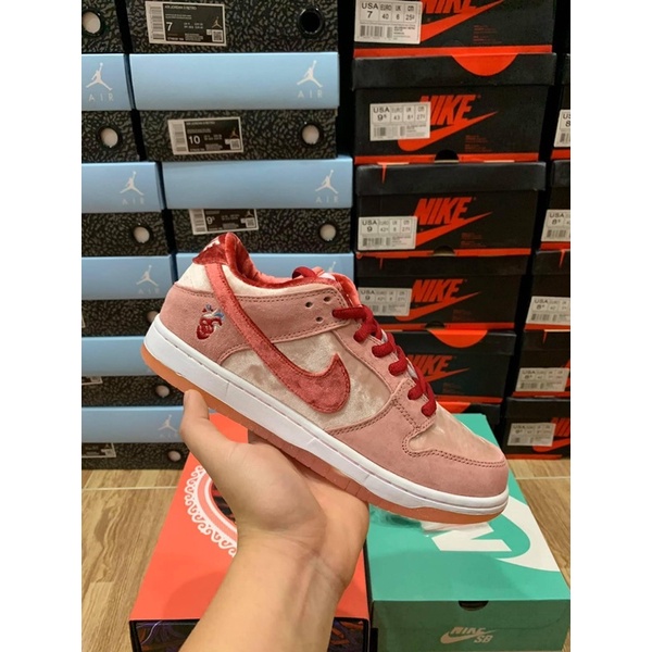 giày SB Dunk low love màu hồng lửa nổi bật