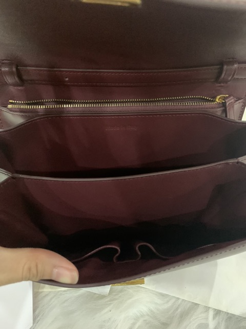 Túi Celine Box bag màu đỏ đô Burgandy cỡ tiêu chuẩn medium hộp nam châm full thẻ túi vải. Có sẵn Hà Nội