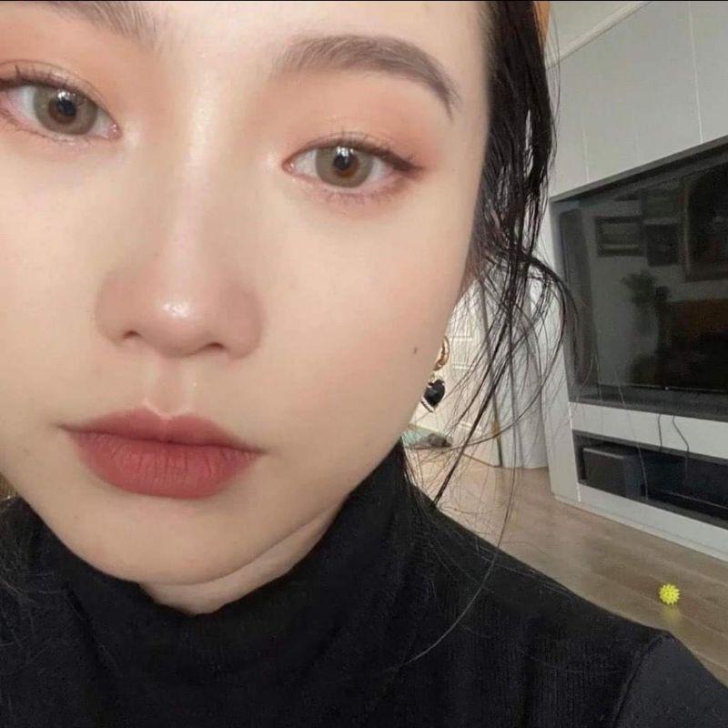 Son kem lì Rare Beauty