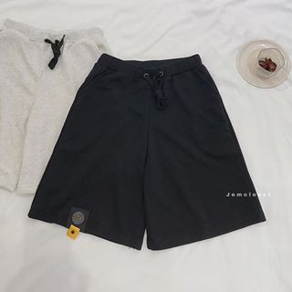 Quần Short Nữ Khuy Vàng JEMCLOSET Quần Đùi Nữ Ống Rộng Chất Vải Da Cá Mềm Dày Dặn Cạp Chun Phong Cách Trẻ Trung 2389