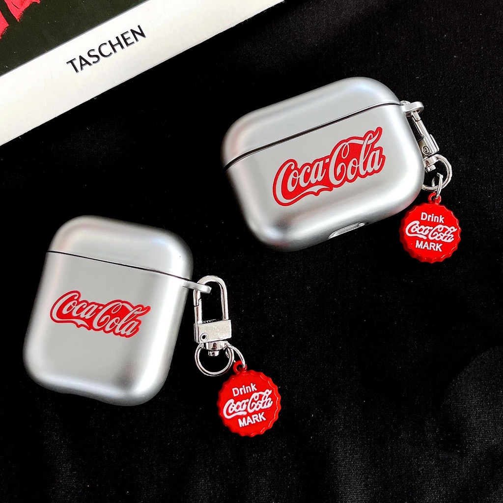 Vỏ Bảo Vệ Hộp Sạc Tai Nghe Airpods3 / Pro / 2 Bằng Bạc Họa Tiết Coca Cola Màu Đỏ Độc Đáo Kèm Móc Tre