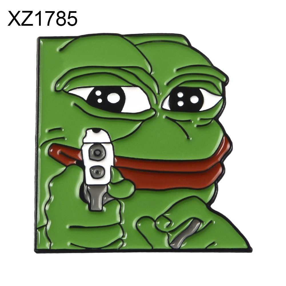 Ghim cài áo kiểu chú ếch dễ thương phối với trang phục denim dễ thương cho nữ