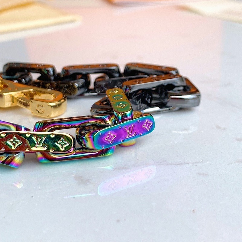 Vòng đeo tay kiểu dáng thời trang cá tính | BigBuy360 - bigbuy360.vn