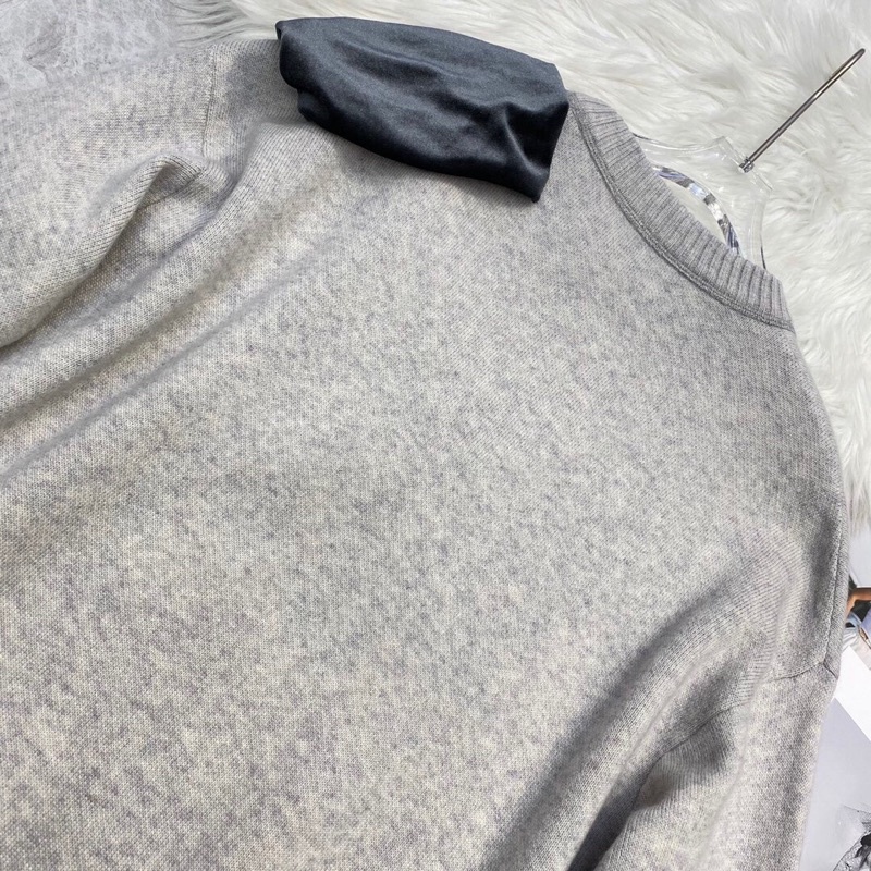 Áo Celine chất liệu len nguyên chất có thể phối với quần short và chân dài. | BigBuy360 - bigbuy360.vn