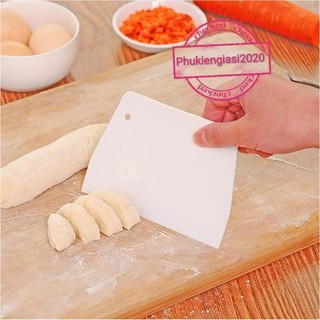 Dụng cụ cắt vét bột vét kem khi làm bánh