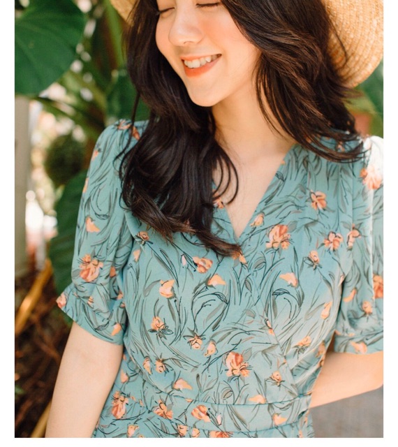 Váy hoa xanh buộc dây