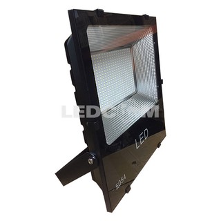 Đèn pha led 200w 0.5 ánh sáng trắng