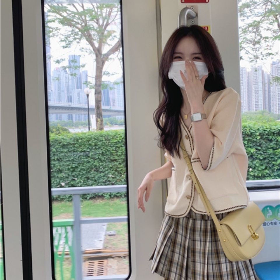 Set Áo Sơ Mi Ngắn Tay Và Chân Váy Xếp Ly Họa Tiết Caro Phong Cách Mới Dành Cho Nữ