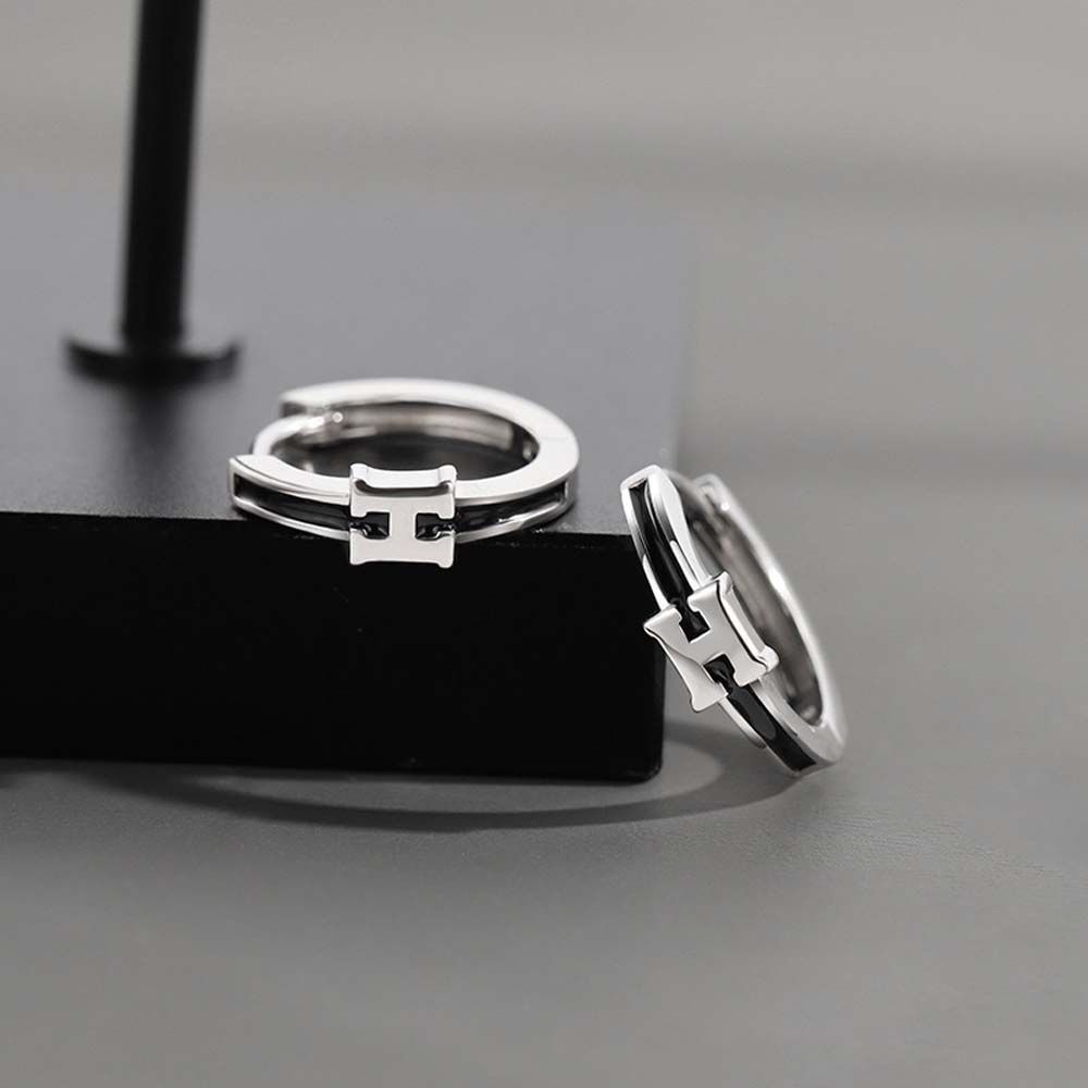 Khuyên tai dạng vòng đính chữ H đơn giản cá tính sang trọng cho nam