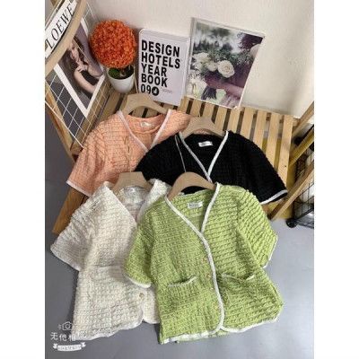 Áo cổ v khuy viền túi bèo ren sóng xếp ly