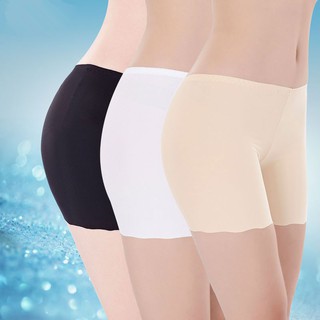 Quần mặc váy an toàn cho nữ