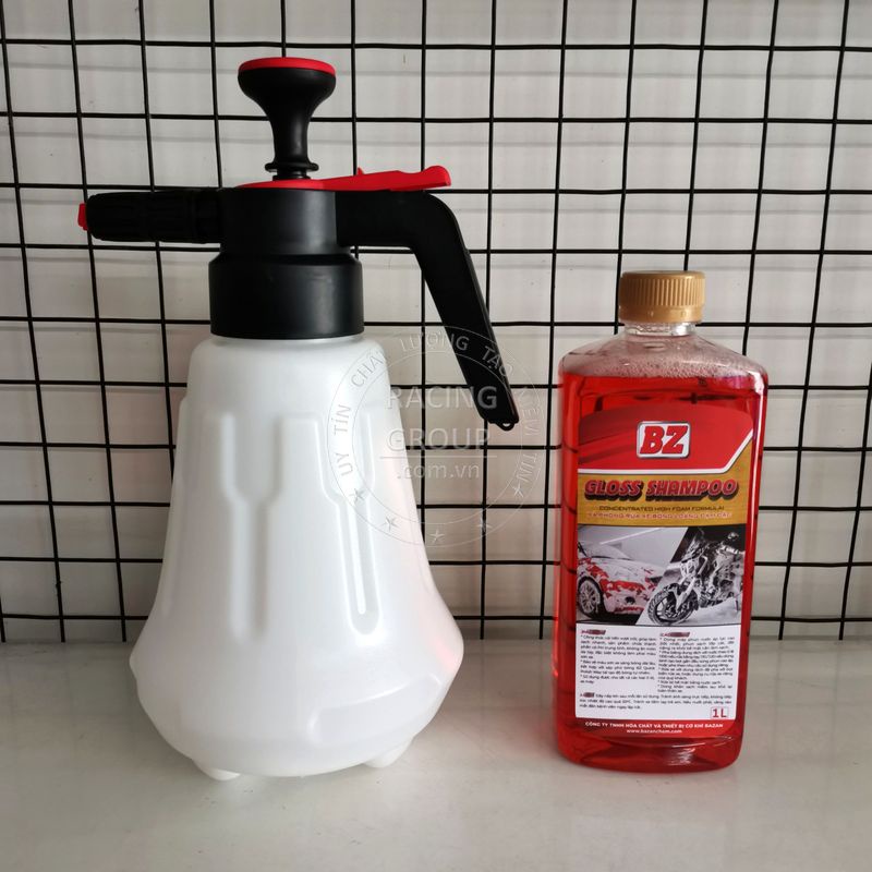 Bình xịt bọt tuyết cầm tay rửa xe và xà bông BZ, nước rửa xe BZ Gloss Shampoo 1 lít bọt rửa cực sạch