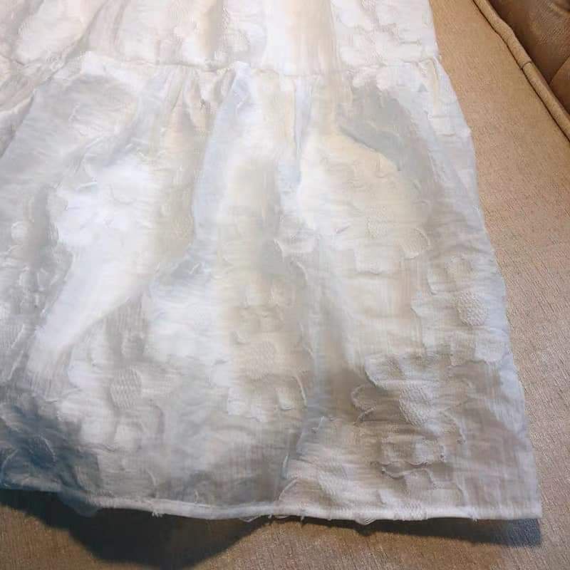 Váy hoa nổi thắt eo tiểu thư