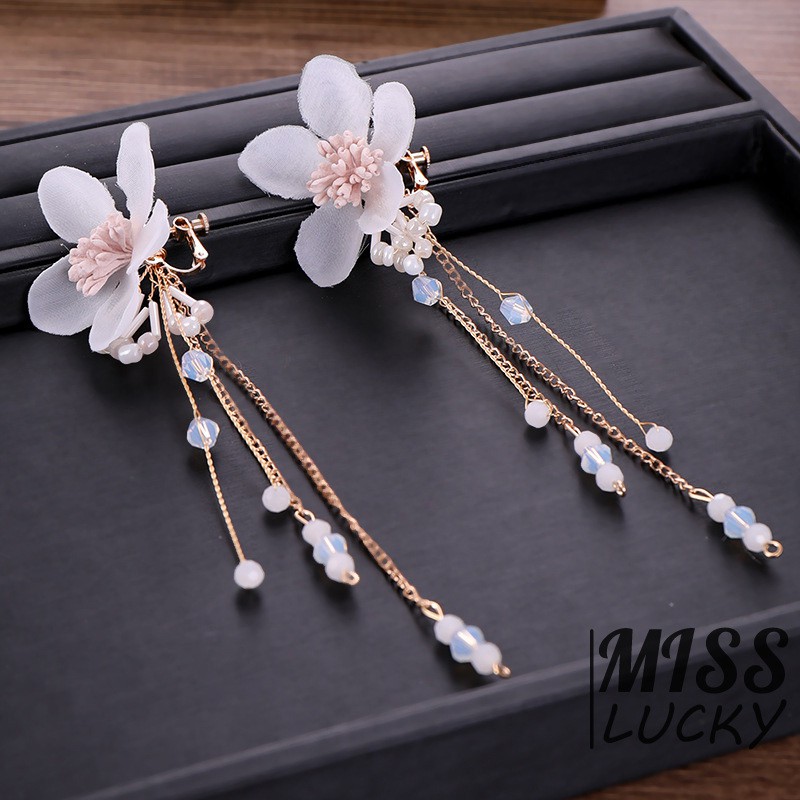 Set vòng hoa và đôi khuyên tai phong cách Hàn Quốc thanh tú cho bé