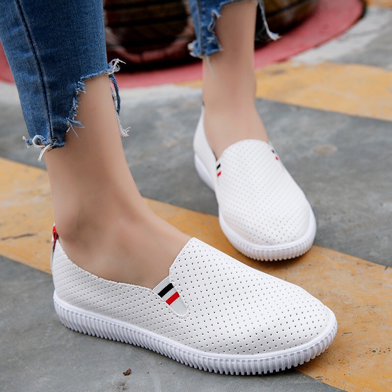Giày slip on giày lười nữ mang phong cách thể thao | BigBuy360 - bigbuy360.vn