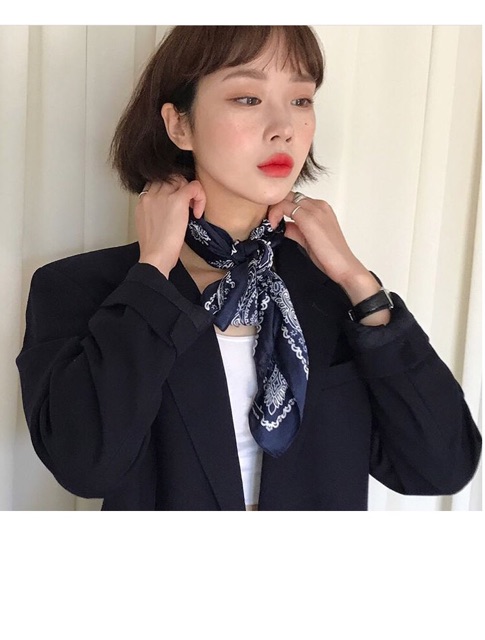 Khăn bandana lụa.