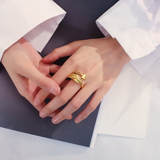 Adjustable ring with arrow opening