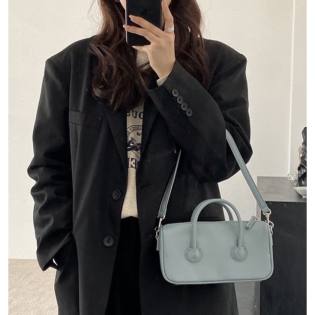 Túi đeo dưới cánh tay kiểu dáng thời trang mùa xuân dễ phối đồ dành cho nữ