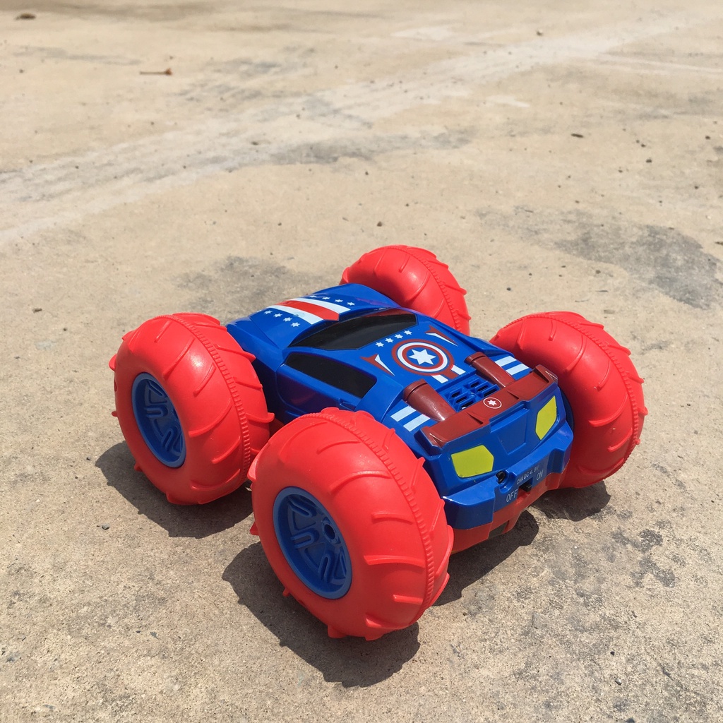 Xe điều khiển SIHIKA ô tô điều khiển từ xa xe địa hình xoay 360 độ xe đua điều khiển từ xa 600-10