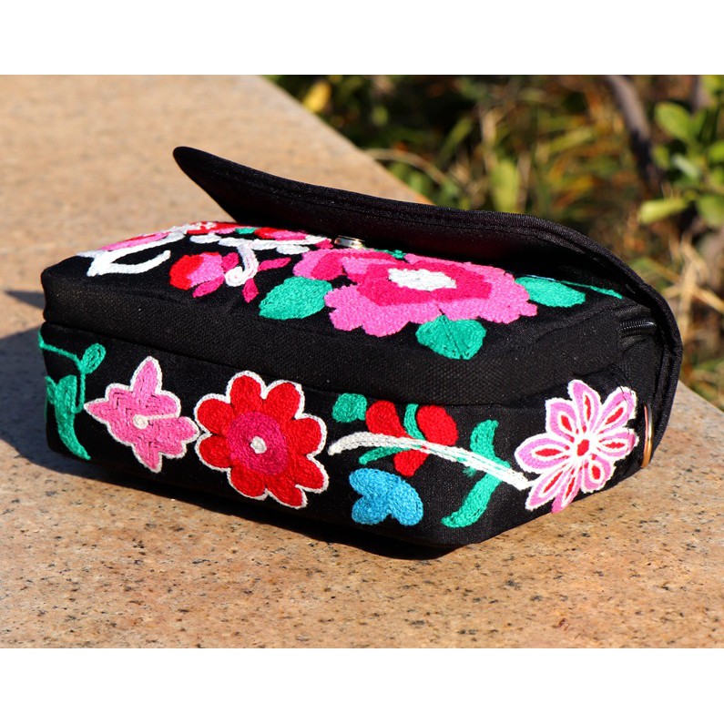 Túi đeo chéo vải và len thêu hoa nhiều màu sặc sỡ - T01TDC8547