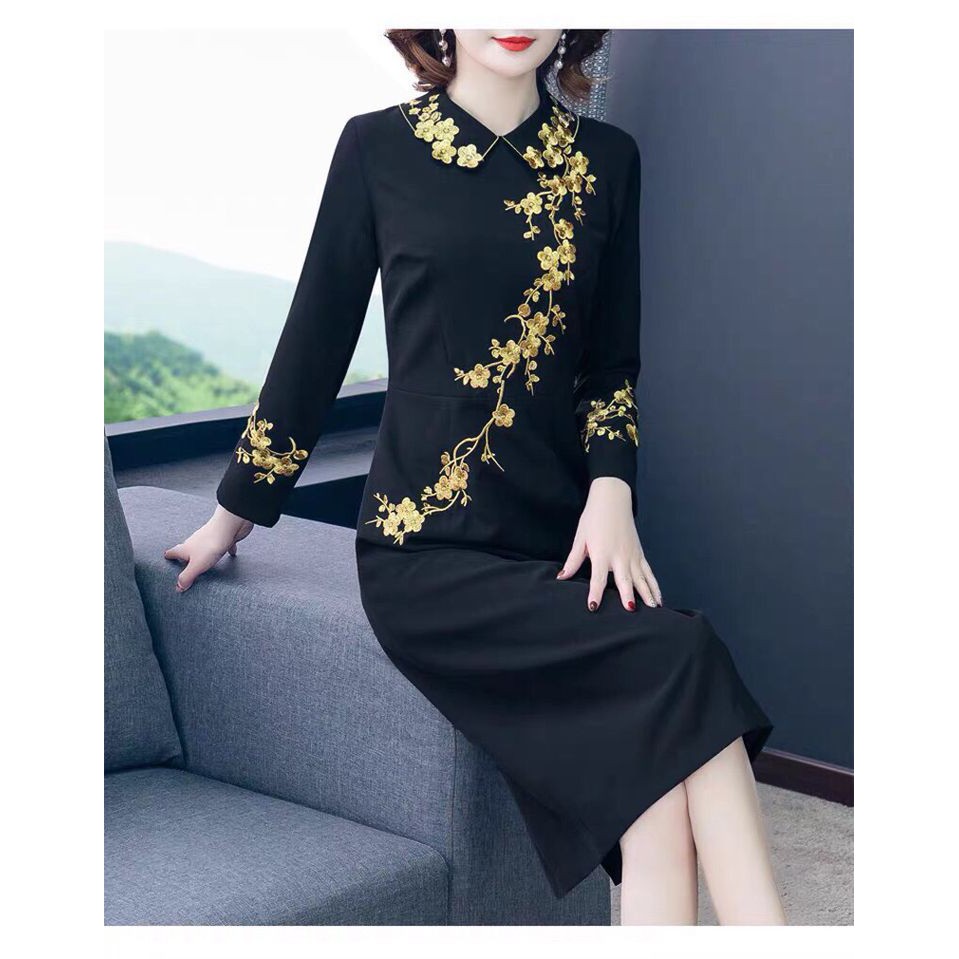 Đầm Thêu Hoa Vàng Cổ Lá Sen - KV2466