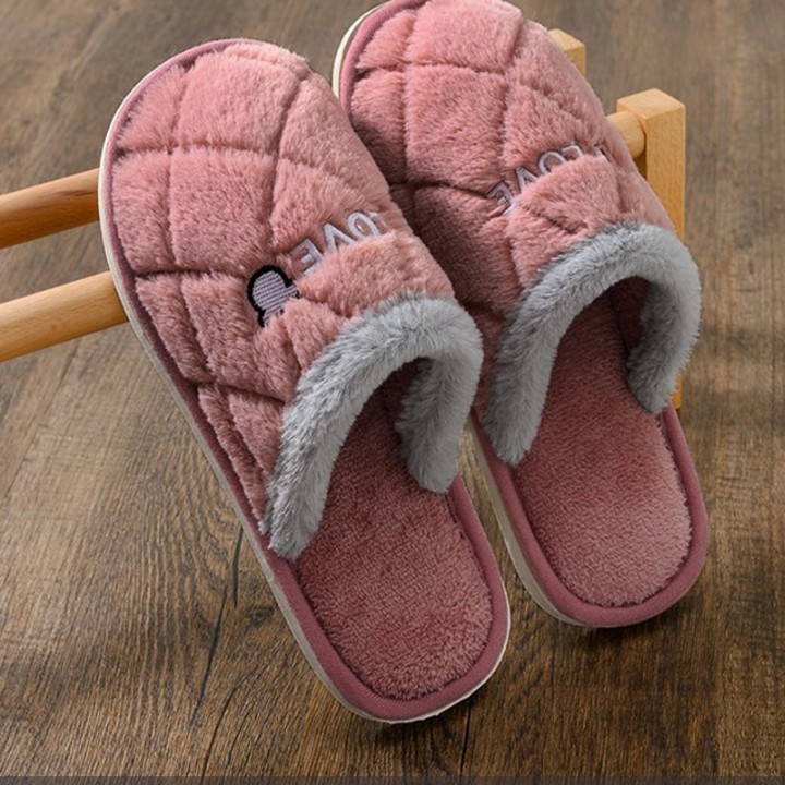 [CAO CẤP_CÓ TRỢ SHIP] Dép lông mang trong nhà bít mũi vân ca rô - Dép đi trong nhà nữ S032 êm chân, lâu mòn, chống trượt