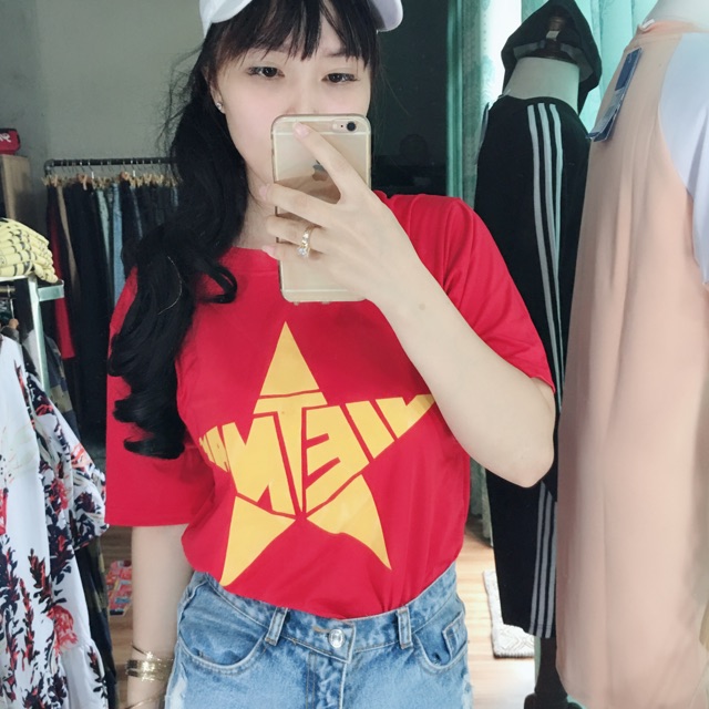 ÁO CỜ ĐỎ SAO VÀNG(hình e tự chụp)