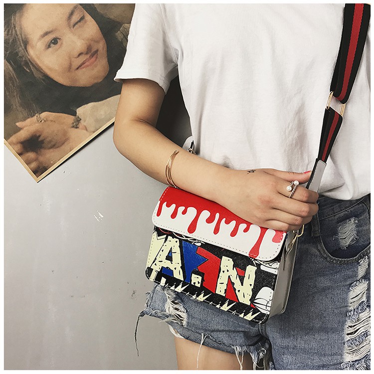 Túi Đeo Chéo Nghệ Thuật Graffiti A.N
