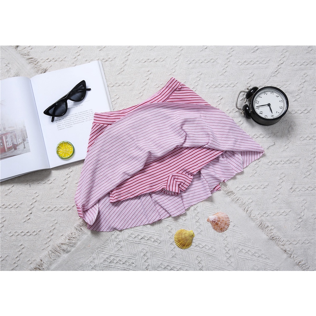 Bộ đồ bơi 2 mảnh kiểu dáng xinh xắn dành cho bạn nữ