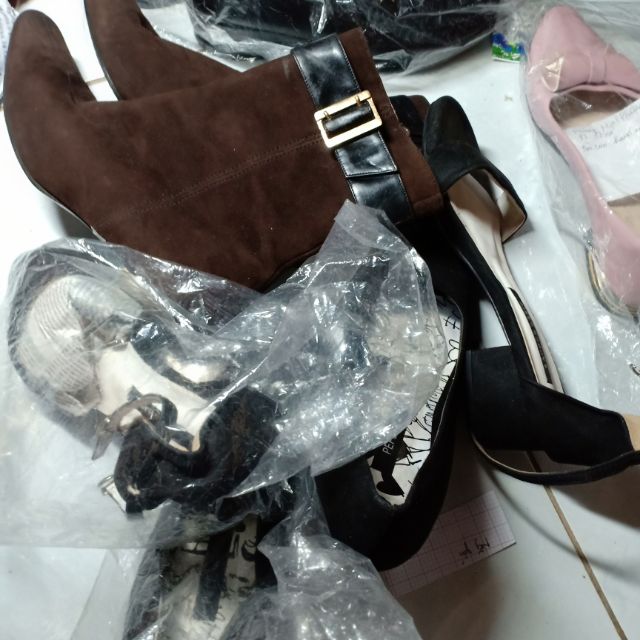 Liên Vũ 1giầy 1bốt 1 sandal