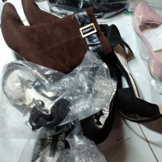 Liên Vũ 1giầy 1bốt 1 sandal