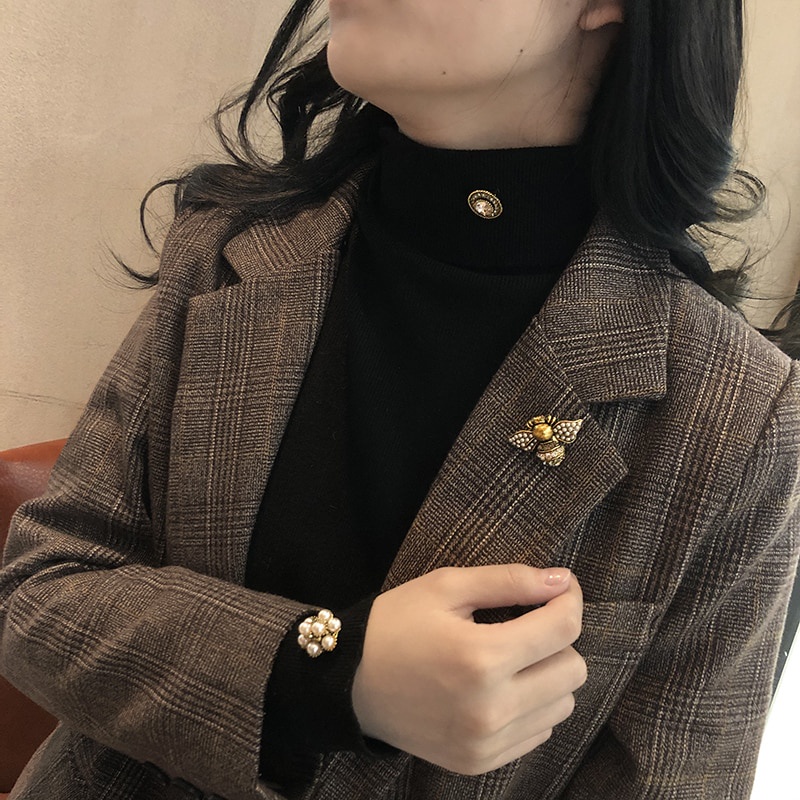 Huy Hiệu Cài Áo Hình Ong Sang Trọng