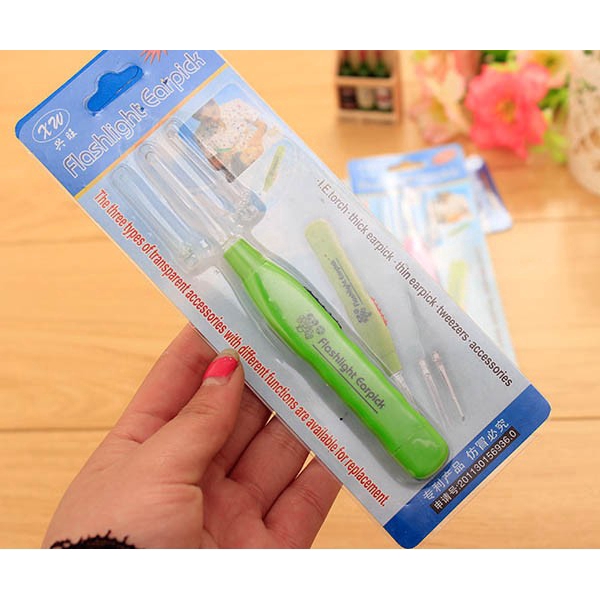 Dụng cụ lấy ráy tai có đèn LED làm sạch tai tiện dụng