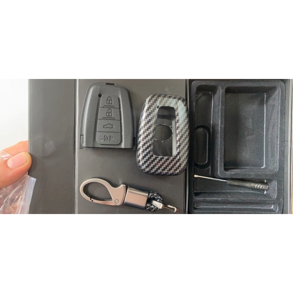 Ốp Corola Cross vỏ khoá Carbon kèm móc toyota phụ kiện xe