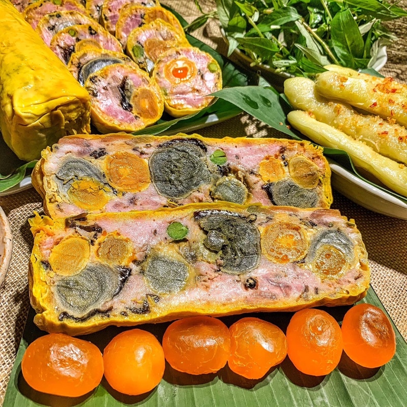 Chả lụa trứng muối