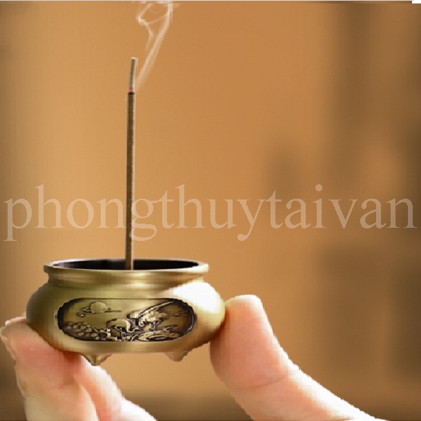Lư hương Đồng tròn Mini 3 chân cắm nhang 5cm(tặng 40gr Cát kim sa)